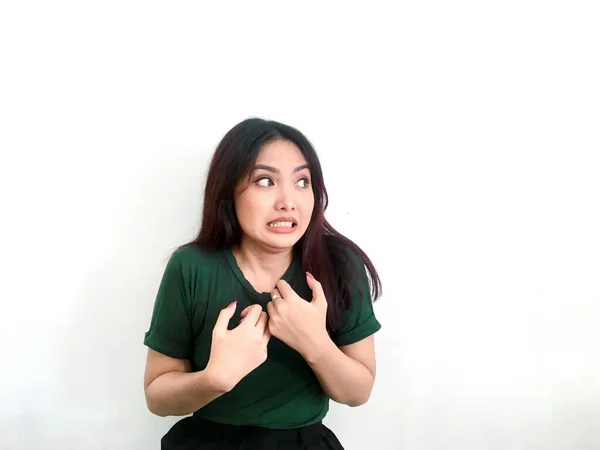 Scared Asian Girl Greent Shirt — Stock Photo, Image