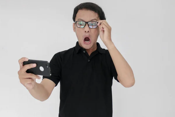 Junger Asiatischer Mann Mit Handy — Stockfoto