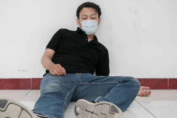 Leiden Junge Asiatische Mann Maske — Stockfoto