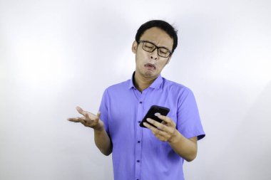 Duygusal Asyalı öğrenci mavi gömleği