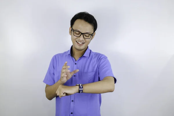 Estudante Asiático Mostrando Relógio Mão — Fotografia de Stock