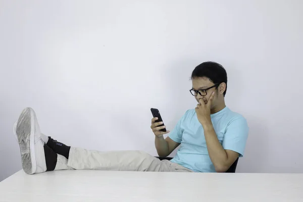 Young Asian Man Happy Face What See Mobile Phone Leg — Stock Photo, Image