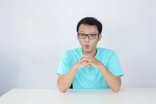 Wow Och Chockad Ansikte Ung Asiatisk Man Med Öppen Hand — Stockfoto