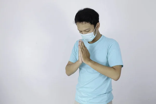 Young Asian Man Wearing Mask Give Namaste Greeting Hands Indonesian — Stock Photo, Image