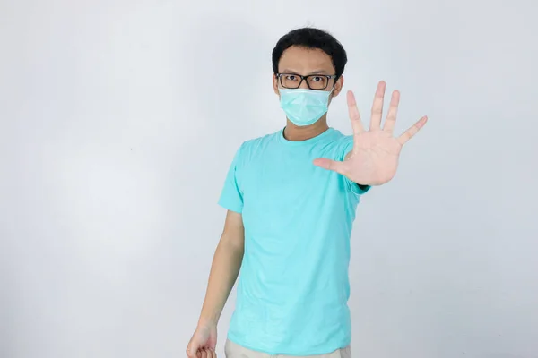 Ung Asiatisk Man Bär Hygienisk Mask Rädd Eller Panikslagen Med — Stockfoto