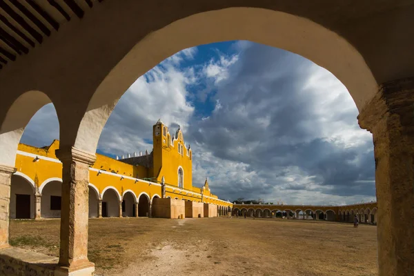 Izamal, Meksika. Padua 'lı Aziz Anthony Manastırı.