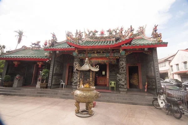 クチンで人気の観光スポットの1つである香港サンシリコン寺院は ホッキンコミュニティの道教寺院です — ストック写真
