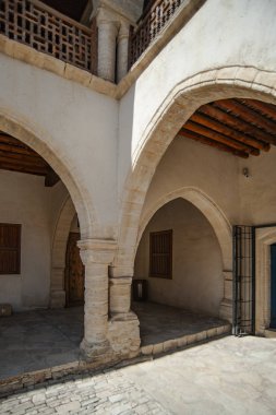 Omodos 'taki manastır Hristiyan döneminin ilk yüzyıllarında ortaya çıktı. Burada Tanrı 'nın Haçı' nın bir parçacığı tutuluyor. Modern mimari topluluğu 17. yüzyıldan beri korunmaktadır..    