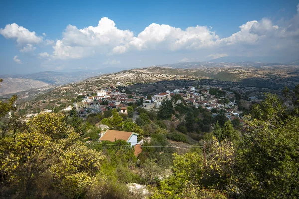 From the village of Dora, roads go down to the valley, where there are many vineyards, olive groves and fields for growing vegetables.