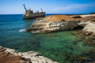 Kantarkasti (Deniz Mağaraları), Kıbrıs 'ın batı kıyısında doğanın inanılmaz bir mucizesidir..      