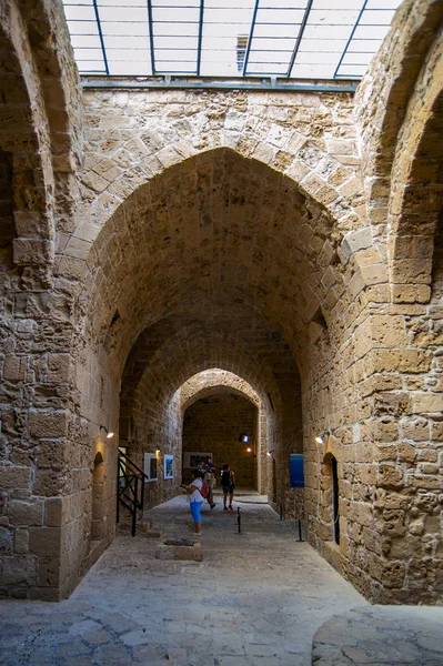 Bizanslılar 7. yüzyılda Paphos Limanı 'nı koruyan kaleyi inşa ettiler ve daha sonra Kıbrıs kralları kaleyi genişlettiler. 1592 'de Türkler tarafından restore edilen kale günümüze kadar ayakta kaldı..     