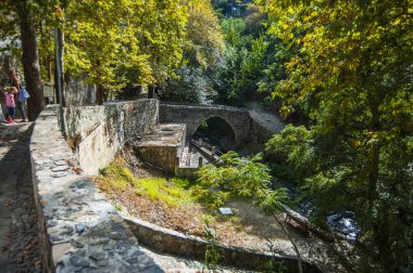 Kalopanagiotis köyü 11. yüzyıldan beri bilinmektedir. 762 m yüksekliğindeki Troodos Dağları 'nda yer almaktadır ve St. John Manastırı, güzellik ve güzelliğiyle ünlüdür..   