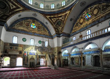 Antik Acre şehri 1104 yılında haçlılar tarafından fethedildi ve Latin Krallığının başkenti oldu. Türk dönemine, dev bir cami inşa eden El Cezzar damgasını vurdu..     