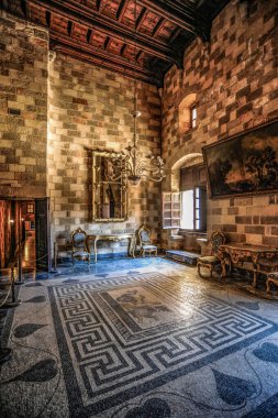 Türk yönetimi sırasında yıkılan Büyük Ustalar Sarayı 1930 'larda Kral III. Victor Emmanuel ve Benito Mussolini' nin emriyle İtalyanlar tarafından restore edildi.   