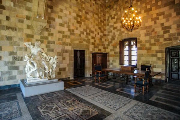 터키의 기간에 파괴된 대영주 궁전은 1930 비토리오 에마누엘레 베니토 무솔리니의 — 스톡 사진