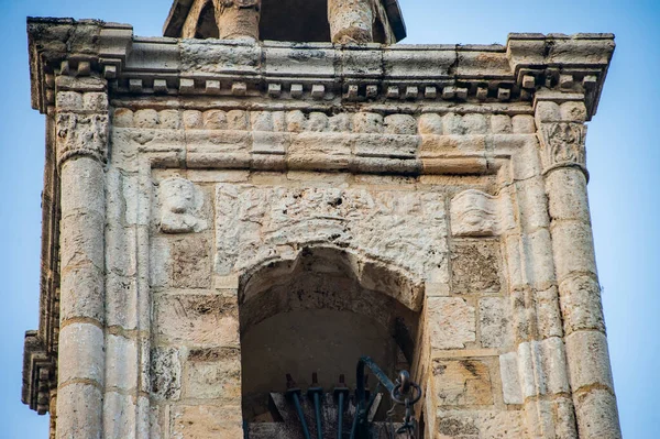 Primavera Antiguo Pueblo Descansa Los Turistas Los Árboles Que Florecen — Foto de Stock