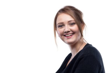 Mutlu kadın kolye ile