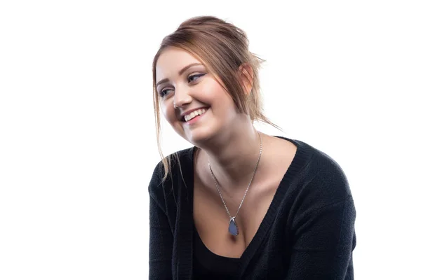 Jovem mulher sorridente com pingente — Fotografia de Stock