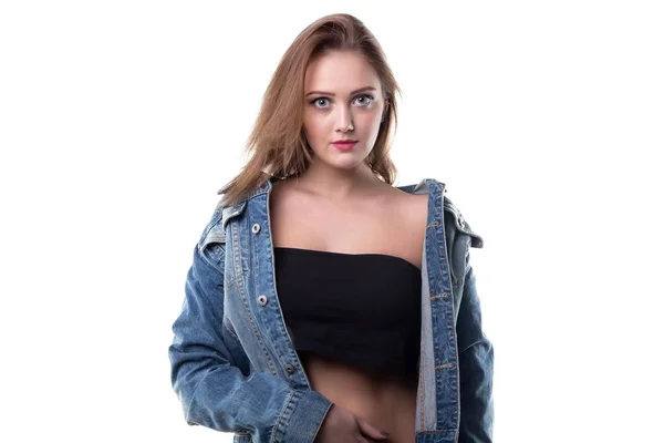 Blonde jonge vrouw in jeans jasje — Stockfoto