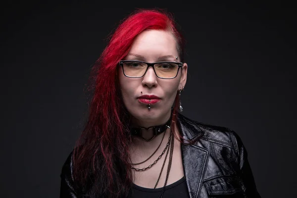 Punk kobietę w okularach — Zdjęcie stockowe