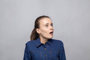 şok genç bir kadın portresi