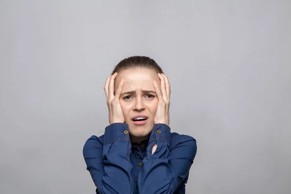 Portret van wanhopige vrouw — Stockfoto