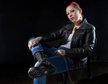 Resmi olmayan kadın Kızıl saçlı oturan