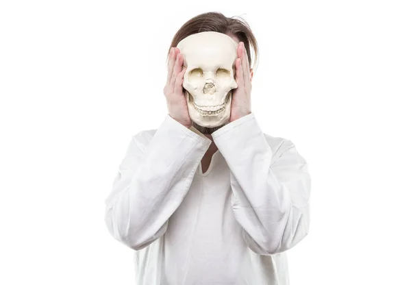 Escondendo o homem com crânio humano — Fotografia de Stock