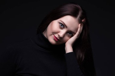 Eğildi kafa ile kadın portresi