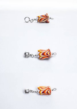 Çok renkli sarı boncuk cam