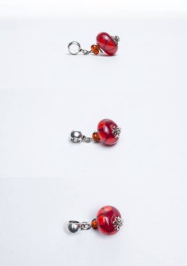 Cam el yapımı kırmızı boncuklar