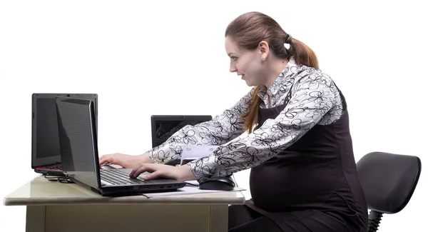 Travailler femme enceinte au bureau — Photo