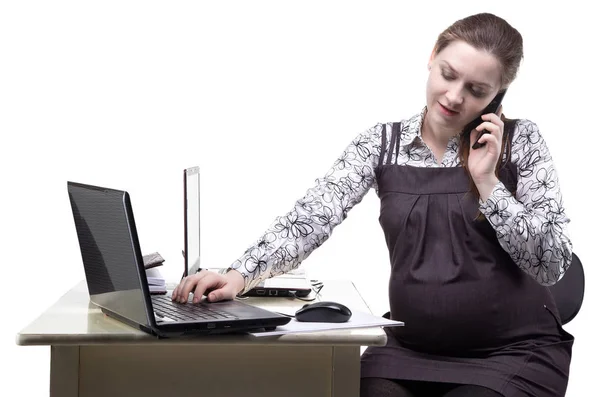 Kobieta w ciąży rozmawia przez telefon. — Zdjęcie stockowe