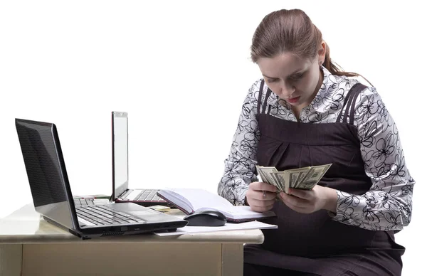 Mujer embarazada contando dinero — Foto de Stock