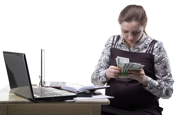 Zwangere vrouw met euro 's — Stockfoto