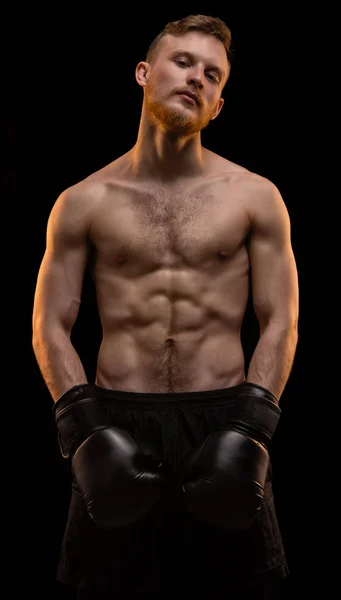 Boxer vencedor com torso muscular — Fotografia de Stock