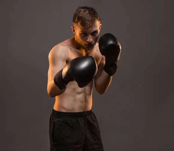 Boxare mannen under boxning träning — Stockfoto