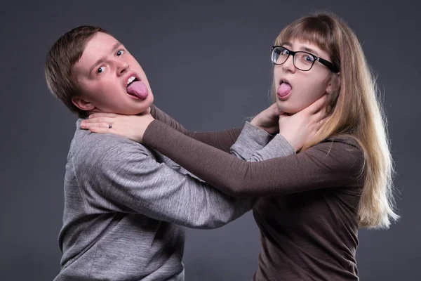 Genç çiftin ilişkisi