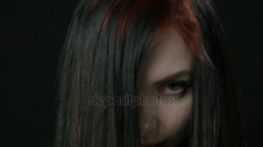 Hava öpücükle genç kadın