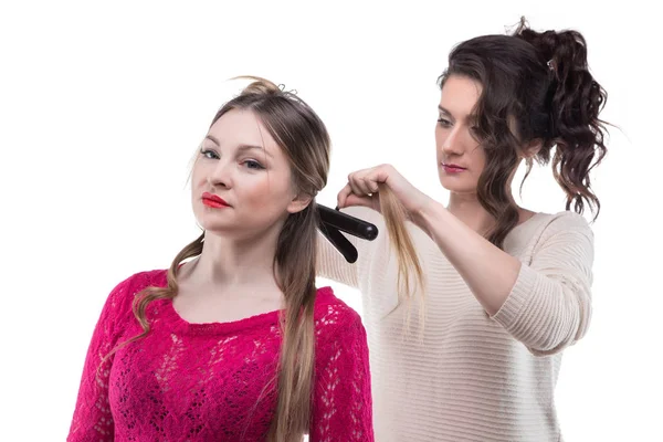 Seriöser Friseur und Frau — Stockfoto