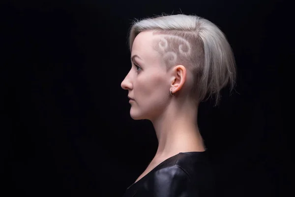 Portrait of blond woman with shaved head — Stock Photo, Image