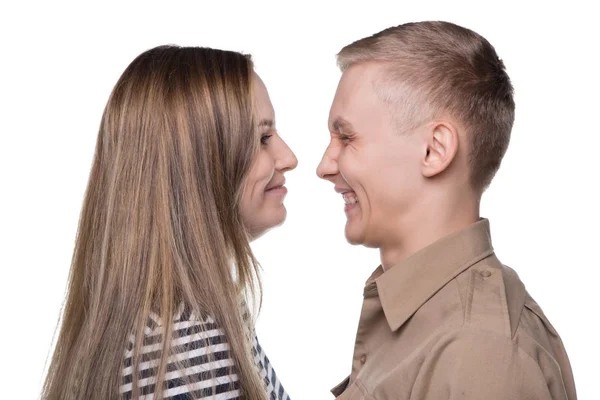 Donna e uomo felici che si guardano — Foto Stock