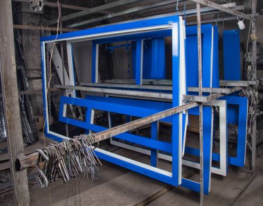 Toz boya ve metal mavi kapılarını kurutma