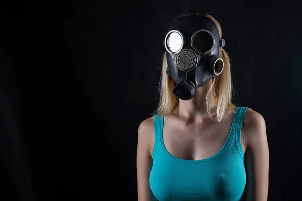 Portrait of woman in gas mask — Stok Foto