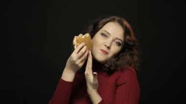 Çizburger, closeup çekim yemek kadın