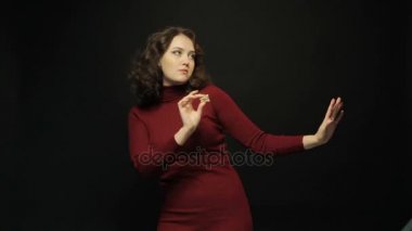 Güzel kız hızlı yemek yeme