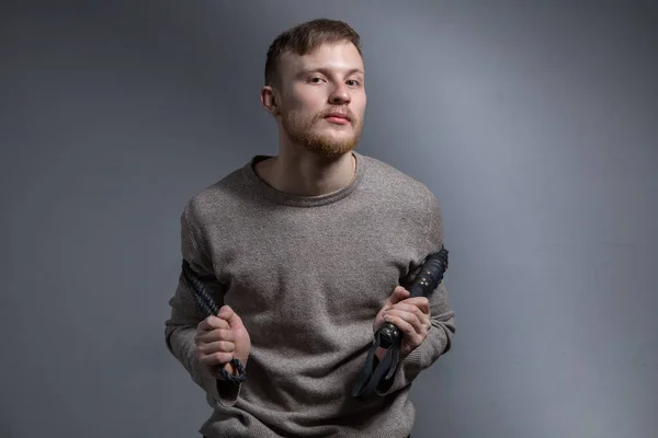 Retrato de un joven serio — Foto de Stock