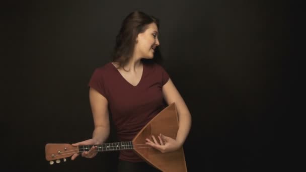 Young woman playing on balalaika — Stock Video