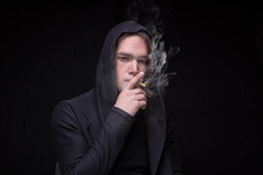 Esmer adam başlıklı Sigara