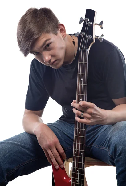Ragazzo adolescente e basso chitarra — Foto Stock